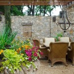 Just look at this INCREDIBLE outdoor dining room