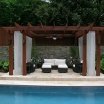 Jardim com piscina pergolado