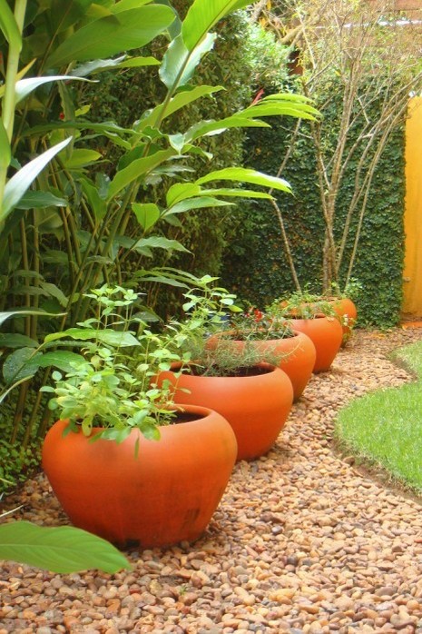 Decoração com vasos de barro