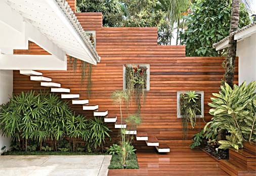 Decoração de escadas com plantas